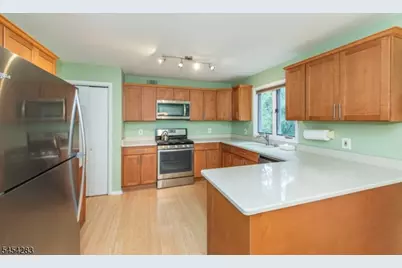 45 Sampson St, Saddle Brook Township, NJ 07663 - Photo 9