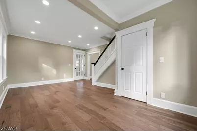 25 Marinus St, Rochelle Park Township, NJ 07662 - Photo 5