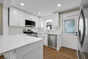 25 Marinus St, Rochelle Park Township, NJ 07662 - Photo 9