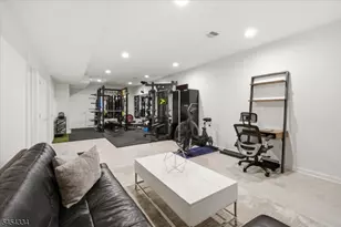 21 Chestnut Ct, Cedar Grove, NJ 07009 - Photo 17