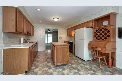42 Bowfell Ct, Wayne, NJ 07470 - Photo 7