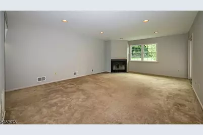 42 Bowfell Ct, Wayne, NJ 07470 - Photo 3