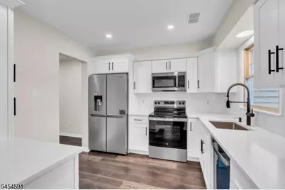 54 Junco Ct, Readington, NJ 08887 - Photo 3