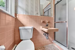 105 Victoria Dr, Clark Township, NJ 07066 - Photo 17