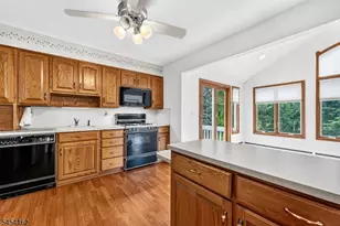105 Victoria Dr, Clark Township, NJ 07066 - Photo 11