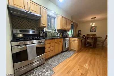652 Holly Ln, North Brunswick Township, NJ 08902 - Photo 5