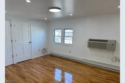 10 Kipp Pl, Paterson, NJ 07513 - Photo 9
