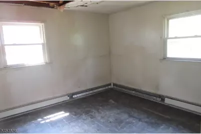 913 Briarcliff Ave, Maywood, NJ 07607 - Photo 13