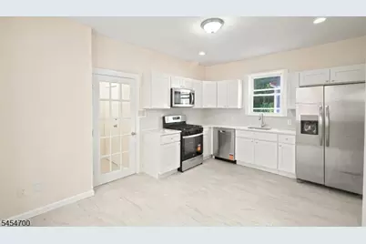 359 S 18th St, Newark, NJ 07103 - Photo 13