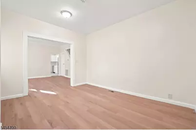 359 S 18th St, Newark, NJ 07103 - Photo 9