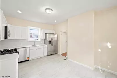 359 S 18th St, Newark, NJ 07103 - Photo 15