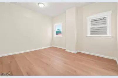 359 S 18th St, Newark, NJ 07103 - Photo 11