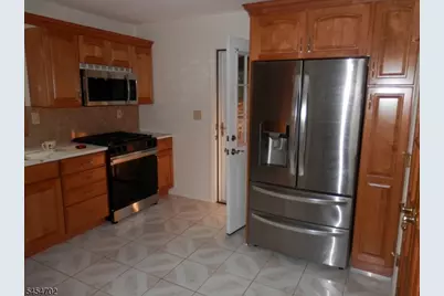 331 Boxwood Ct, Elizabeth, NJ 07202 - Photo 3