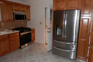 331 Boxwood Ct, Elizabeth, NJ 07202 - Photo 3