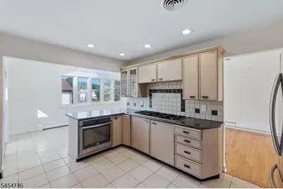 177 Truman Ter, Paramus, NJ 07652 - Photo 9
