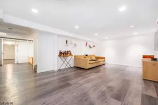 94 Oakwood Dr, New Providence, NJ 07974 - Photo 21