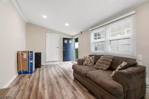 62 Pinetree Dr, Sayreville Boro, NJ 08859 - Photo 23