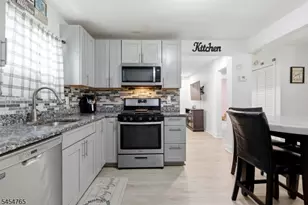 62 Pinetree Dr, Sayreville Boro, NJ 08859 - Photo 15