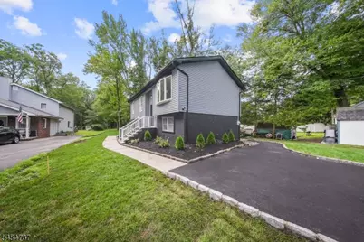 1834 Holly Rd, North Brunswick Township, NJ 08902 - Photo 5
