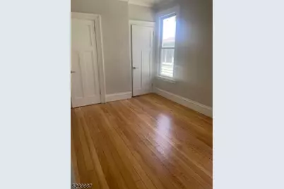 8 Swaine Pl, West Orange Township, NJ 07052 - Photo 5