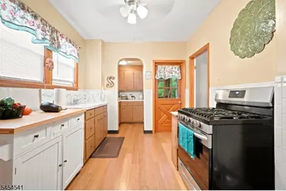 260 W Franklin St, Bound Brook, NJ 08805 - Photo 9