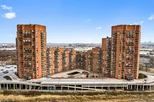 2138 Harmon Cove Tower, Secaucus, NJ 07094 - Photo 5