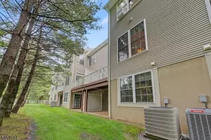 214 Levinberg Ln, Wayne Twp., NJ 07470 - Photo 5