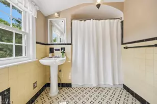 150 West End Pl, Cranford Township, NJ 07016 - Photo 17