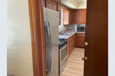 545 Freeman St, Lyndhurst Township, NJ 07071 - Photo 3