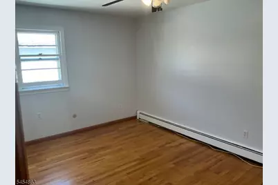 545 Freeman St, Lyndhurst Township, NJ 07071 - Photo 9