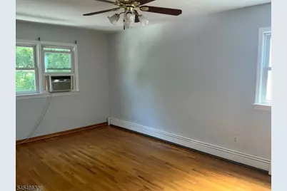 545 Freeman St, Lyndhurst Township, NJ 07071 - Photo 5