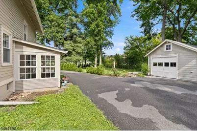 25 Rosedale Ave, Morris Plains, NJ 07950 - Photo 27