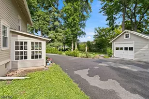 25 Rosedale Ave, Morris Plains, NJ 07950 - Photo 27