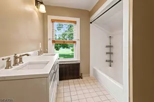 25 Rosedale Ave, Morris Plains, NJ 07950 - Photo 21
