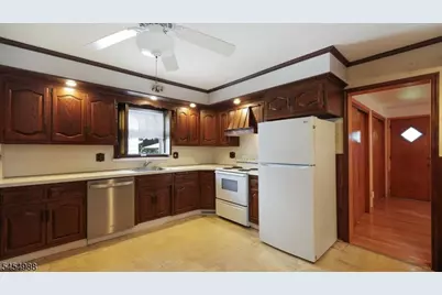 13 Macarthur Ave, Cranford Township, NJ 07016 - Photo 7