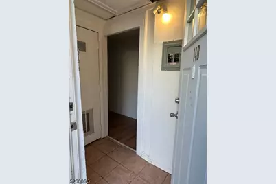 14 W Main St Apt B, Clinton, NJ 08809 - Photo 5
