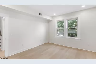 35 N 16th St, East Orange, NJ 07017 - Photo 29