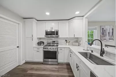 3 Juniper Ct #125, Clifton, NJ 07014 - Photo 9