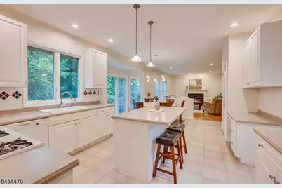 2 Jupiter Hills Ct, Montgomery Township, NJ 08558 - Photo 5