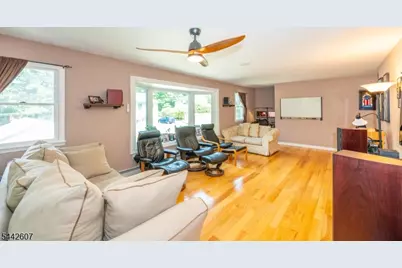 335 Elmira Trl, Hopatcong, NJ 07843 - Photo 3
