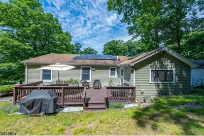 335 Elmira Trl, Hopatcong, NJ 07843 - Photo 27