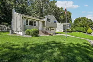 89 Knolls Rd, Bloomingdale, NJ 07403 - Photo 3