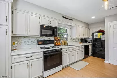 89 Knolls Rd, Bloomingdale, NJ 07403 - Photo 13