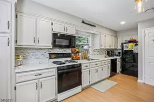 89 Knolls Rd, Bloomingdale, NJ 07403 - Photo 13