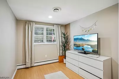 89 Knolls Rd, Bloomingdale, NJ 07403 - Photo 17