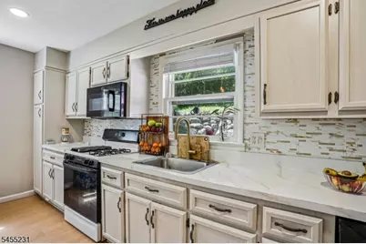 89 Knolls Rd, Bloomingdale, NJ 07403 - Photo 15