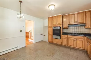 44 Daniels Dr, Clifton, NJ 07013 - Photo 9