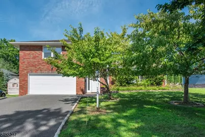 44 Daniels Dr, Clifton, NJ 07013 - Photo 3