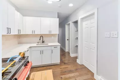 20 Edwin Pl, Newark, NJ 07112 - Photo 29