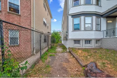 20 Edwin Pl, Newark, NJ 07112 - Photo 5